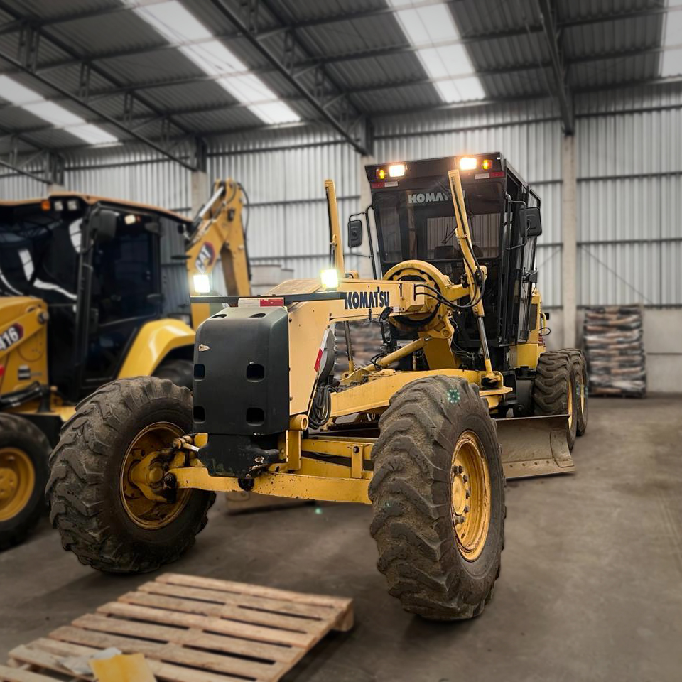 Motoniveladora Komatsu GD555 - Imagem 2